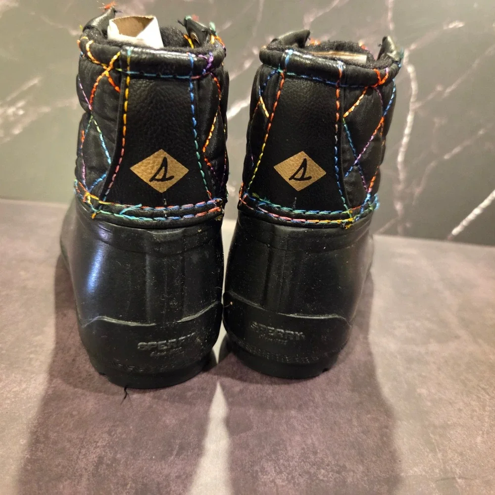 Sperry Saltwater Duck Boots Girls 6M‎ Black Rainbow Quilted Stitching Gorpcore